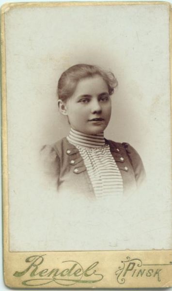  ,  ( ). Piotrowska-siostra Kazimierza- mieszkająca w Pińsku.fot. z ok 1905r