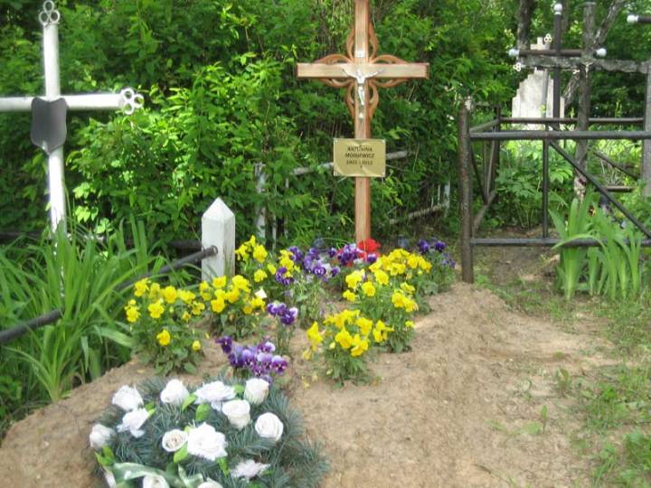  Каратишки, вёска (Трокі вясковая гміна). Grób Kasjerki st kol Karaciszki Mojsiewicz