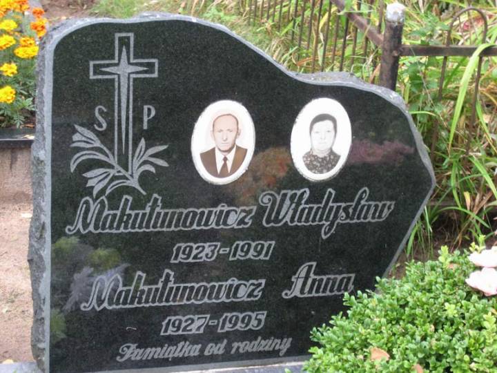  Каратишки, вёска (Трокі вясковая гміна). Cmentarzyk w Karaciszkach, grób Mojsiewicz i  Makutynowicza