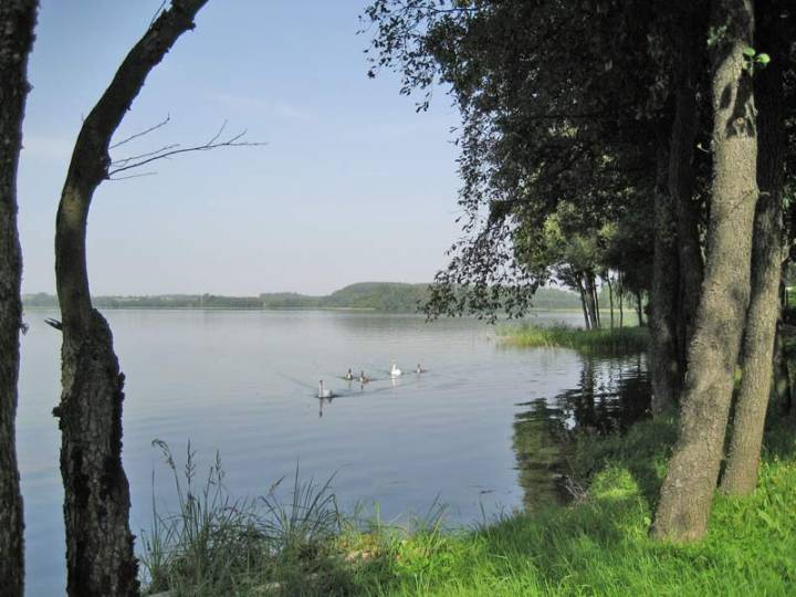  Каратишки, вёска (Трокі вясковая гміна). Widok na jez Skajście od AZS