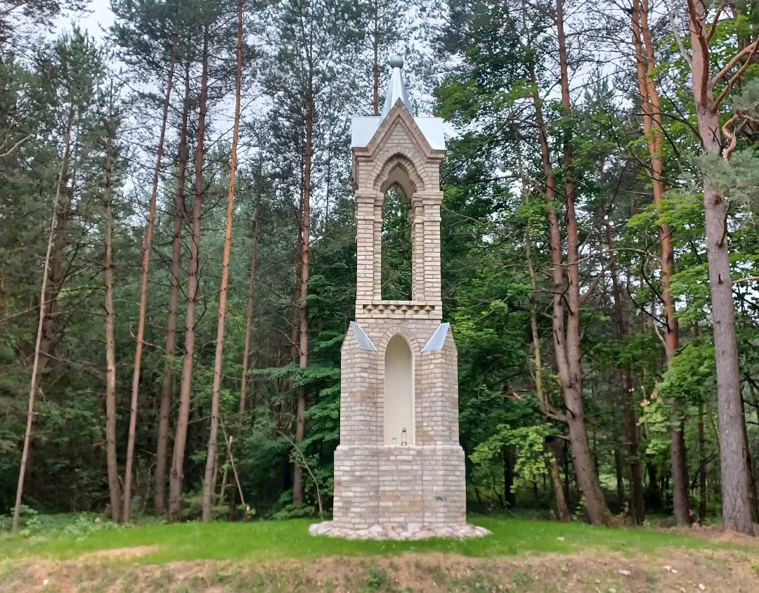  Dziewieniszki, miasteczko   (Dziewieniszki gmina wiejska  ). Szwedzka kapliczka w Dziewieniszkach, 2024 r. 