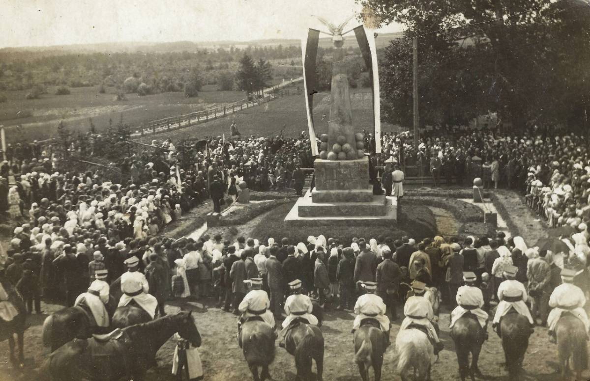  Dziewieniszki, miasteczko   (Dziewieniszki gmina wiejska  ). Otwarcie Pominka Wolności w Dziewieniszkach. 1928 r.