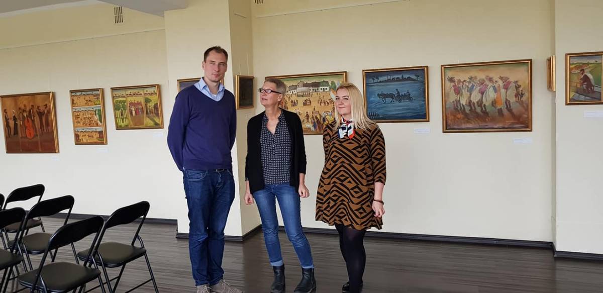 Dziewieniszki, miasteczko   (Dziewieniszki gmina wiejska  ). Stała ekspozycja prac urodzonego w Warszawie artyty-malarza Simona Karczmara w Szkole Zawodowej w Dziewieniszkach<br>