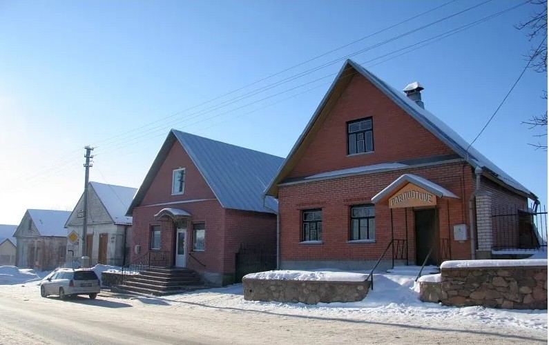  Dziewieniszki, miasteczko   (Dziewieniszki gmina wiejska  ). Pejzaż zimowy. Pożydowskie zabudowania na rynku w Dziewieniszkach