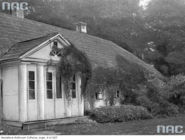  Баратин, фольварк (Городечна сельская гмина). Boracin, woj. nowogródzkie. Murowany dwór. Widok ogólny.<br>Fot. Wisłocki Adam, 1923