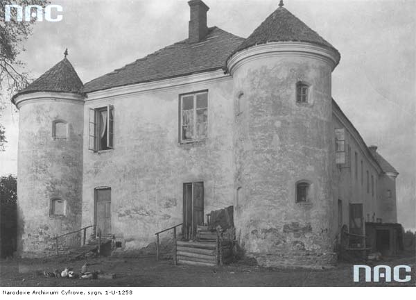  Gojcieniszki, folwark   (Bieniakonie gmina wiejska  ). Gojcieniszki, woj. nowogródzkie. Dwór obronny<br>Fot. Bułhak Jan, 1934