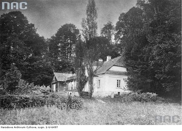  Tuhanowicze, folwark   (Cyryn gmina wiejska  ). Tuhanowicze k. Nowogródka.<br>Widok zewnętrzny oficyny tzw. 'Murowanki'.<br>Data wydarzenia: 1910 - 1915