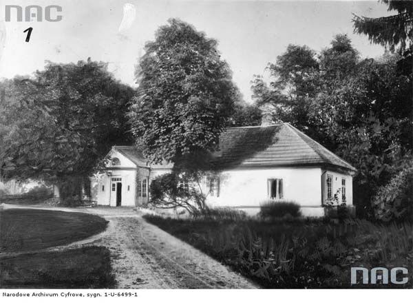  Tuhanowicze, folwark (Cyryn rural commune). Tuhanowicze k. Nowogródka.<br>Widok zewnętrzny dworu od strony podjazdu.<br>Data wydarzenia: 1910 - 1915