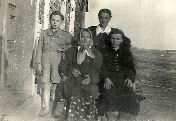  Nowo-Polna, osada   (Dobromyśl gmina wiejska  ). 
