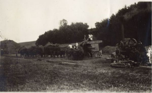  Jachimowszczyzna, agrotown (Pałačanski rural council). Mlocka w Jachimowszczynie, 1934 r.