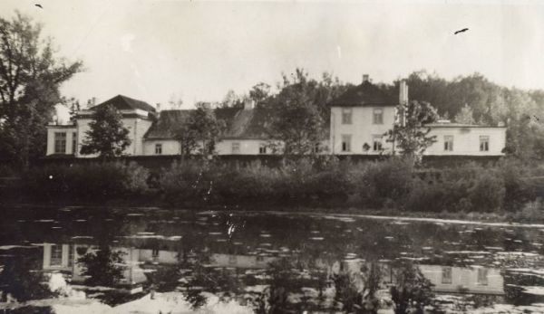  Jachimowszczyzna, agrotown (Pałačanski rural council). Jachimowszczyzna wielopokoleniowy dwor sprzed I wojny swiatowej, widziany od strony browaru, w ktorym kiedys pracowal Janko Kupala.