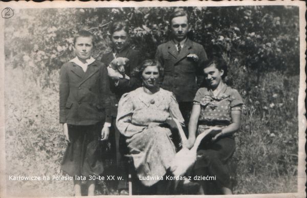  Карловичи, деревня (Закозельский сельсовет). 