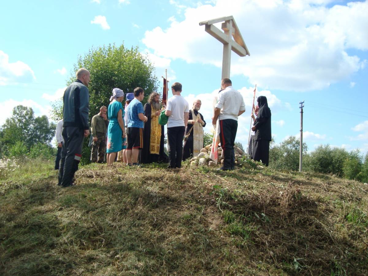  Жуково I, вёска (Гуркінскі сельсавет). Крестный ход, Жуково 1, Поклонный крест на месте разрушенного храма Праскевы Пятницы