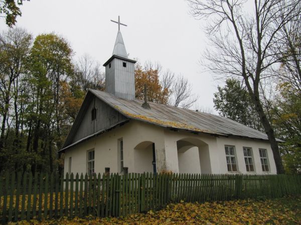  Лукавец, аграгарадок (Хаценчыцкі сельсавет). Костел в Лукавце.<br>Бывший панский флигер.<br>фото 15.10.11