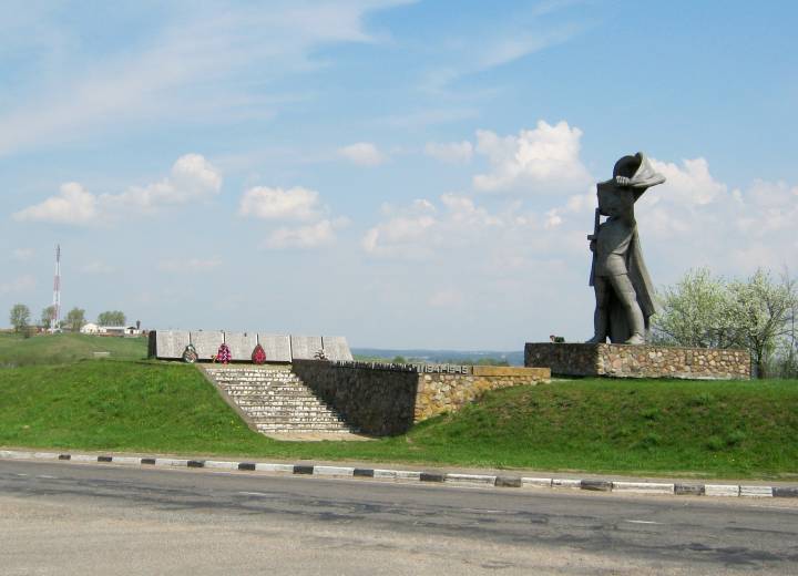  Hajna, agromiasteczko   (Hajnienski sielsowiet  ). Помнік загінуўшым у вайну 1941-1945 гадоў. Устаноўлены на месцы старажытнага магільніка, дзе былі пахаваны людзі, якія памерлі ад эпідэміі.