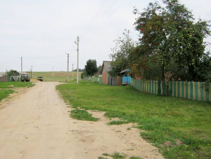  Michałowo, wieś   (Łahojski sielsowiet  ). Вуліца заканчваецца...