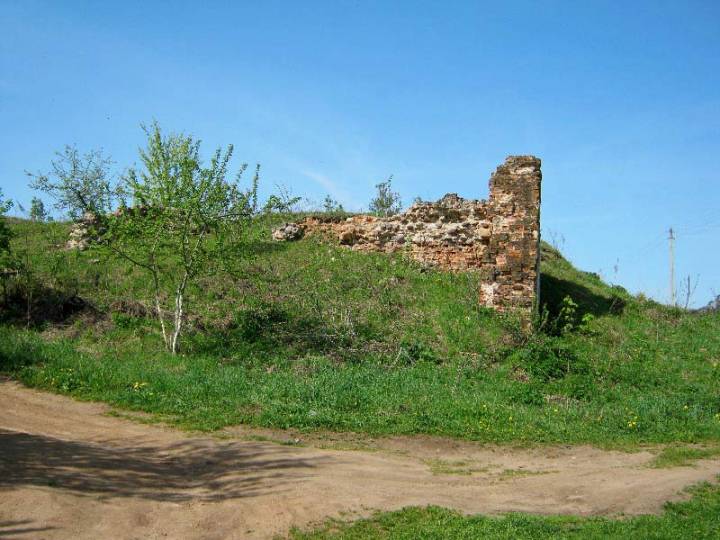  Murówany, wieś   (Hajnienski sielsowiet  ). Рэшткі муроў сядзібнага дома