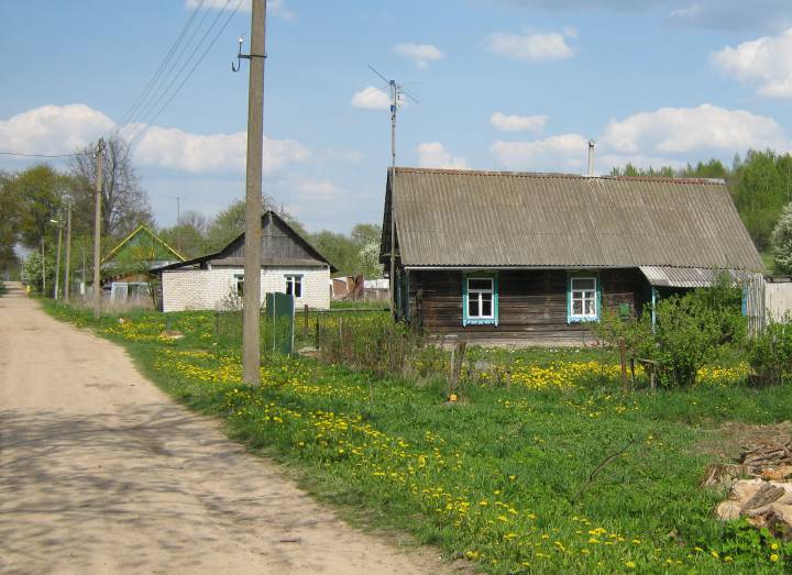  Rodziewicze, wieś   (Hajnienski sielsowiet  ). Самы нізкі участак вуліцы ў старым сяле...