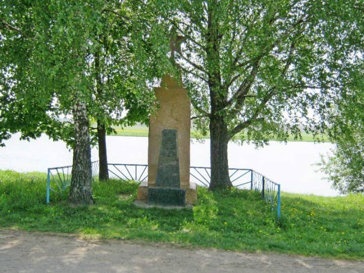  Звярынічы, вёска (Гайненскі сельсавет). Помнік загінуўшым у ВАВ Звярынічах