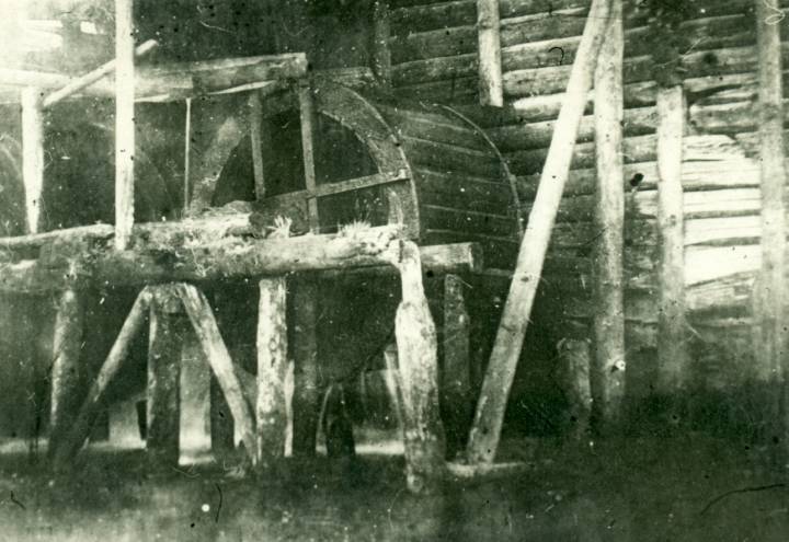  Звярынічы, вёска (Гайненскі сельсавет). Кола вадзянога млына ў Звярынічах...