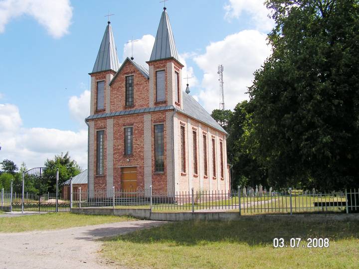  Osowa, wieś   (Widzibór sielsowiet  ). Osowa..Nowy kościół rzymsko-katolicki zbudowany w latach 1992-1999 przez miejscowych parafian oraz  byłych parafian  przesiedlonych do Polski.