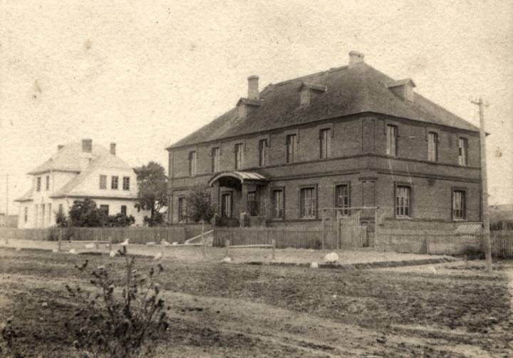  Kareličy, urban settlement ( ). Szkoła w Koreliczach.