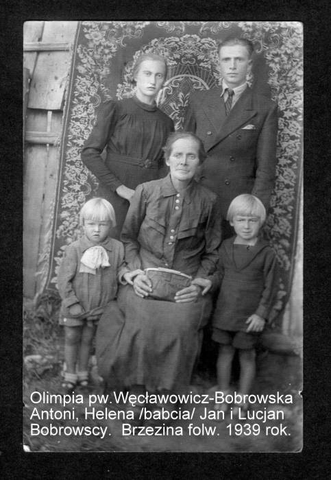  Brzezina, folwark   (Holszany gmina wiejska  ). Ostatni /do 1946 roku/ właściciele folwarku Brzezina. Antoni Bobrowski zginął 20 kwietnia 1945 w okolicy Drezna jako żołnierz Wojska Polskiego. Pochowany w Teicha pow. Rothenburg.