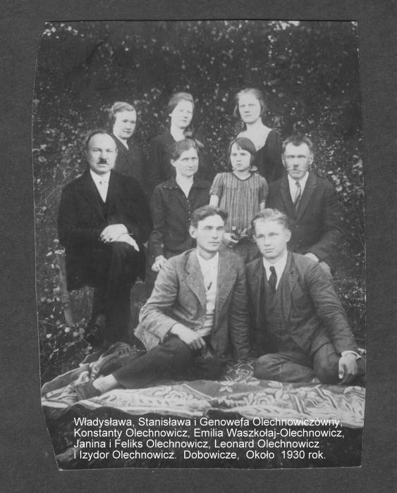  Добовичи, деревня (Эйгердовский сельсовет). Konstanty Olechnowicz będąc w USA wyciął Witolda Węcławowicza i wstawił siebie kompletując niejako rodzinna fotografię. Patrz inne foto.