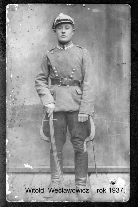  Ohłobliszki, futor (Eygerdovskiy selsovet). Witold zginie w 1942/43 w niewyjaśnionych okolicznościach zastrzelony i ukryty w lesie w pobliżu toru kolejowego między Jachimowszczyzną a Juraciszkami przez patrol ukraiński w służbie niemieckiej. Pochowany na cmentarzu katolickim w Trabach.