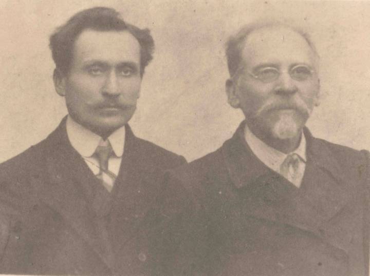  ,  (  ). Właściciele Janowszczyzny z prawej Władysław Józefowicz ur. 1845  zm.1920, pochowany w Olkowiczach z synem Antonim Józefowiczem ur.1871- zm. w 1943, pochowany w Olkowiczach