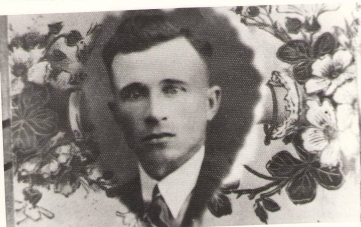  Bartylówka, colony (Zalesie rural commune). Гірын Норберт Ігнатавіч (1907 - 1941)  - муж Ганны Юльянаўны Рынкевіч (Гірын), вязень турмы Беразвечча, расстраляны ў 1941 годзе бальшавікамі. 