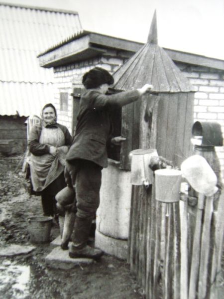  Macielewszczyzna, wieś   (Snoŭski sielsowiet  ). Жыхары вёскi. Грыц (Пятроуская) Надзея Юльянауна i Антон BikeнтьевIч