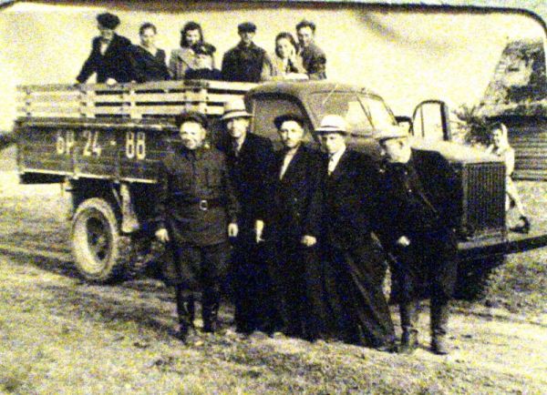  Macielewszczyzna, wieś   (Snoŭski sielsowiet  ). Жыхары вёскі на Мацылёўскіх хутарах