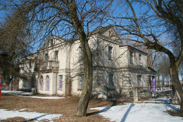  Korzeniowszczyzna, village (Navasiołkaŭski rural council). Dwór, widok od strony południowej (2010-03-08)