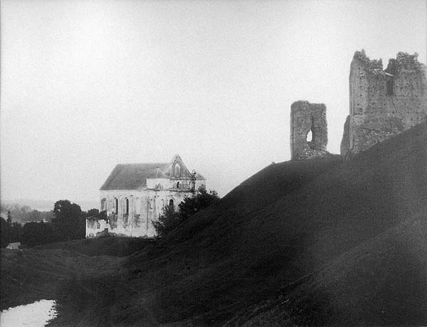  Новогрудок, город ( ). Nowogródek. Zamczysko od wschodu z widokiem na farę.<br>Fot. Józef Boretti, 1894