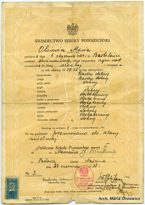  Подорка, колония (Лужки сельская гмина). Świadectwo szkolne Marii Olsiewicz.<br>Takich szkół jak w Podorce powstało w tamtym rejonie więcej i były one fundowane przez Józefa Piłsudzkiego dlatego nosiły jego imię.<br>Maria Cichocka była na uroczystym otwarciu tych szkół jako delagat uczniów szkoły w Podorce. Honorowym gościem na tym otwarciu była żona Piłsudzkiego.