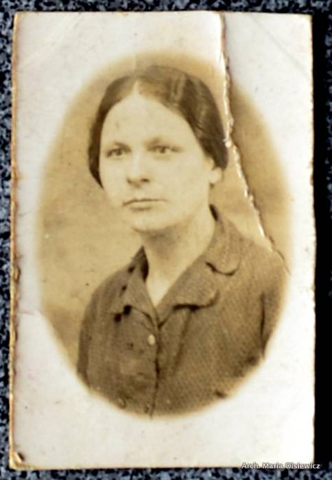  Рабовщина, колония (Залесье сельская гмина). Albina Olsiewicz z domu Rynkiewicz.<br>Matka Marii i żona Maksymiliana.<br>ur. 1895 (Bartylówka)<br>zm. 1981 (Tczew - PL)