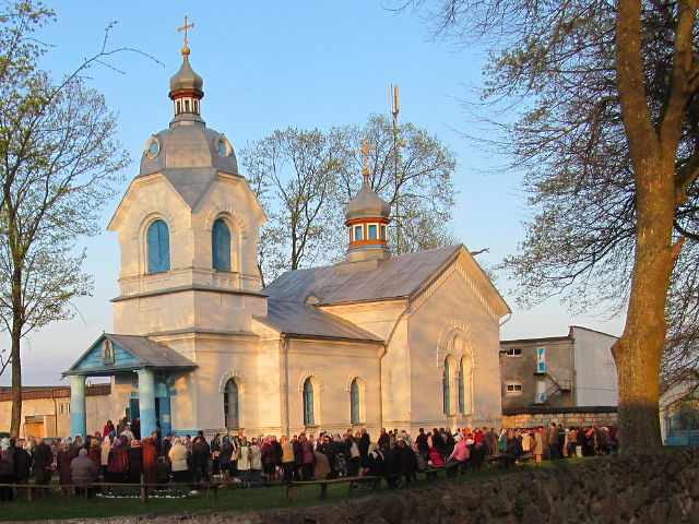  Kosów (Kossów), miasto   (   ). Коссово. Православная церковь. Пасха 2014.года.