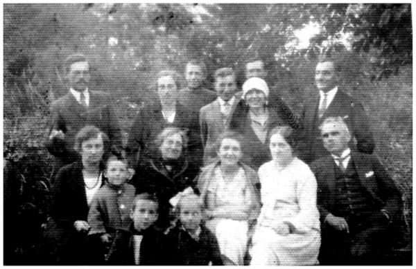  Antonowo, majątek (Słobódka gmina wiejska  ). Antonowo - 1928 rok. Na wakacje przyjechała siostra Antoniego Żaby Janina Nessler z dziećmi Haliną, Stanisławem i Jankiem.