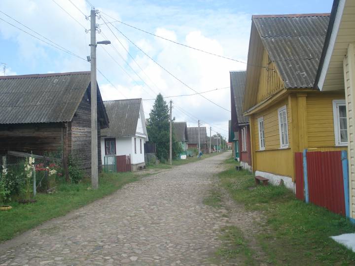  Гілікі, вёска (Івянецкі сельсавет). Tu urodziła się matka mojego ojca Waleria (Łappa) Roślewska w 1889 roku. Była chrzczona w kosciele rzymskokatolickim w Kamieniu.