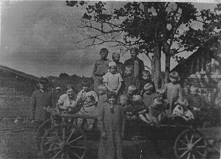  Zakrzewszczyzna, village (Geranenskiy rural council). Dzieci z Zakrzewszczyzny