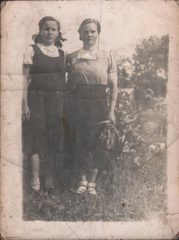  Mielniki, wieś   (Wołczyn sielsowiet  ). Марыя і Беспуда Яўгенія.