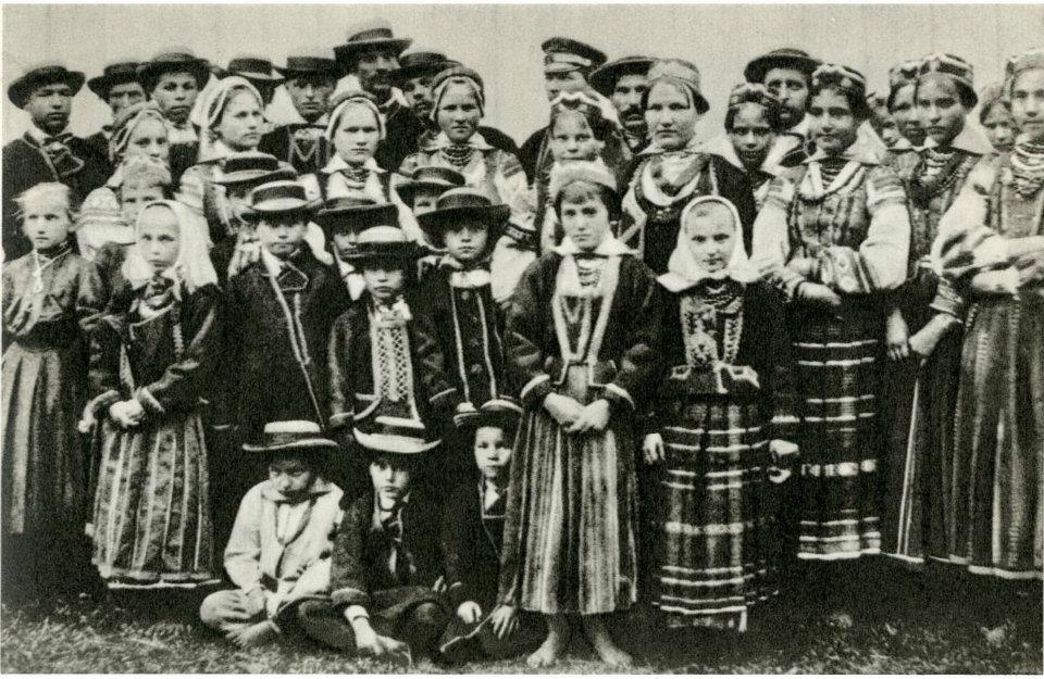  Czersk, wieś   (Domaczewo sielsowiet  ). Крестьяне в праздничных нарядах. Черск. Брестская обл. 