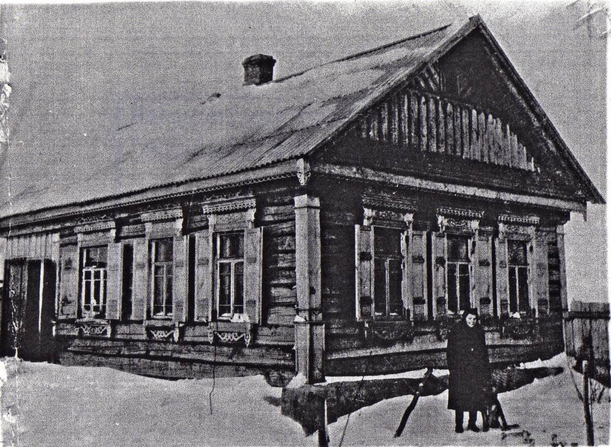  Ogorodnya Kuzminichskaya, village (Karmianski rural council). Последний молитвенный дом, в 1953 году куплен за 28000 рублей на средства прихожан, который использовался по 1962 год, и в этом же году изъятый сельсоветом.