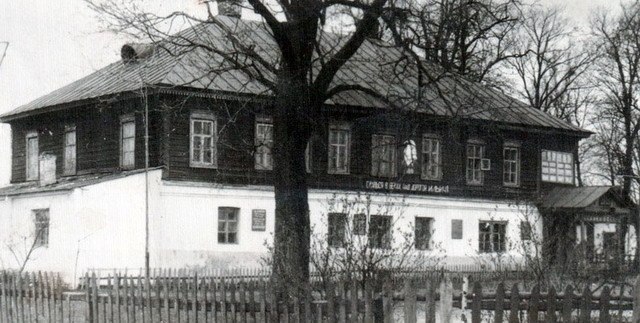  Prokopówka, wieś   (Čaracianski sielsowiet  ). Усадебный дом Лисовских в Прокоповке. В советское время - сельская школа. Фото ~1970