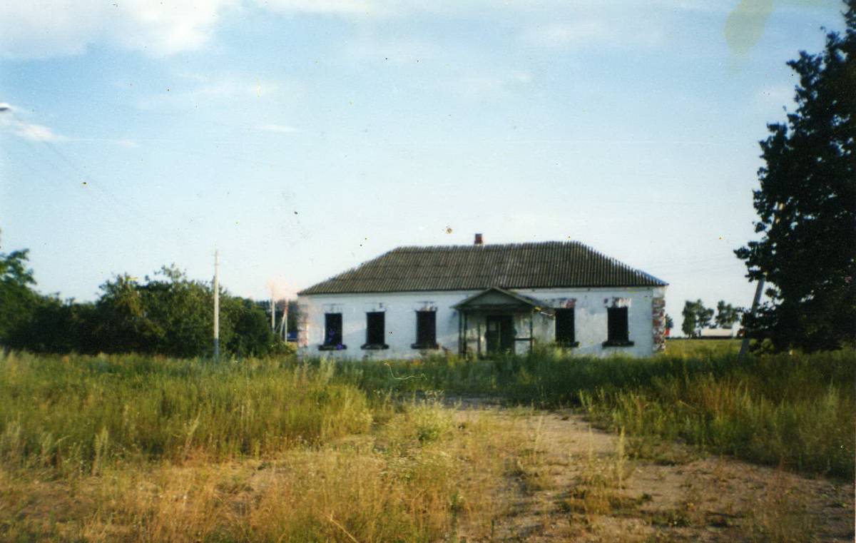 Sielišča 1, hamlet (Karmianski rural council). Здание начальной школы