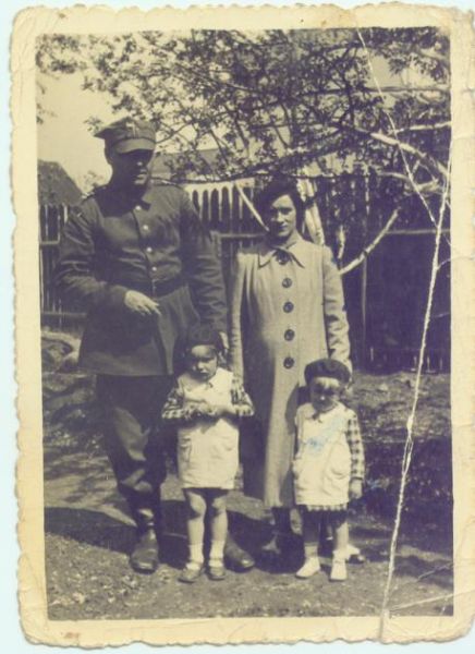 Pińsk, miasto   (   ).  rok 1939. Pińsk .Wiesia i Marysia z Rodzicami.Rodzice to Anna i Michał Stalski.Powołany do wojska nigdy do Polski nie wrócił.