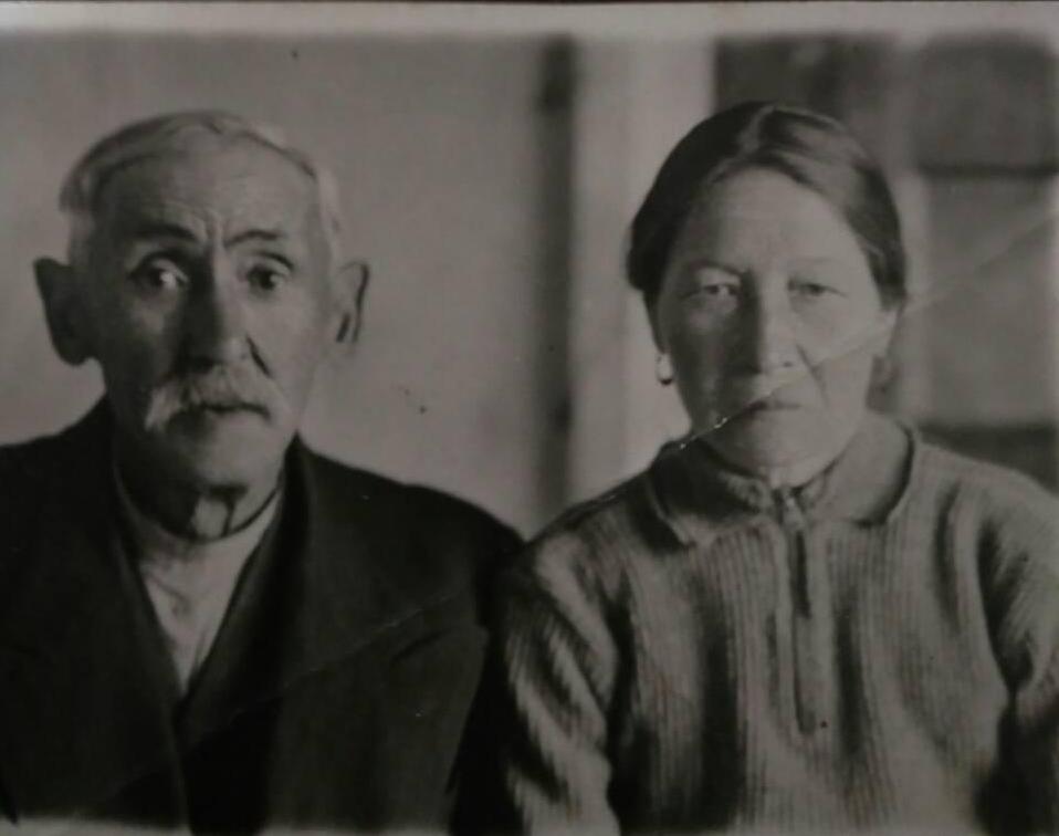  Дерковщина, колония (Глубокое сельская гмина). Ашександрович Мустафа и Александрович Азына 16.07.1947г на память сыну Александровичу Алюню Мустафовичу