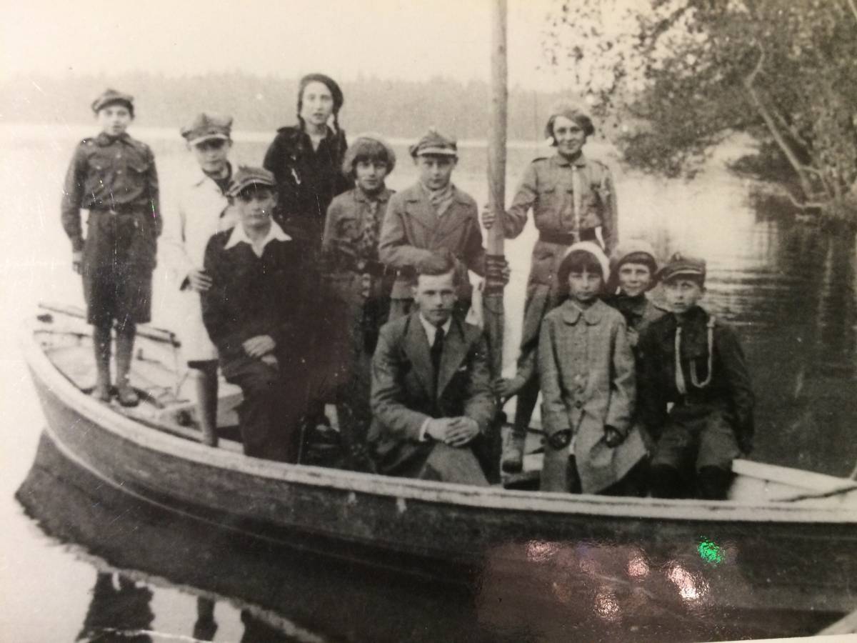  Валевка, агрогородок (Валевский сельсовет). Jezioro świteź.<br>Klasa ze szkoły Izba Wielka z nauczycielem JAN SZYMKO przed 1943 rokiem.