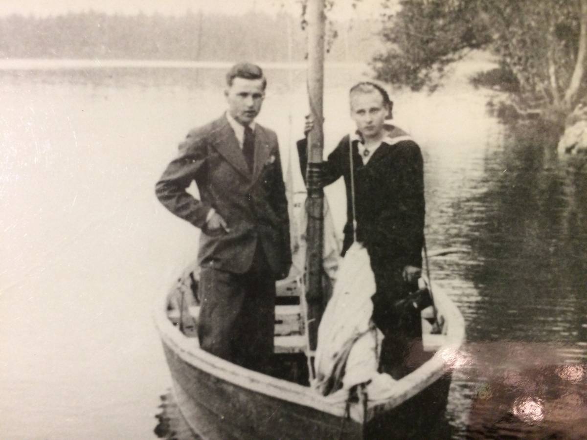  Валеўка, аграгарадок (Валеўскі сельсавет). Jezioro świteź.<br>Klasa ze szkoły Izba Wielka z nauczycielem JAN SZYMKO przed 1943 rokiem